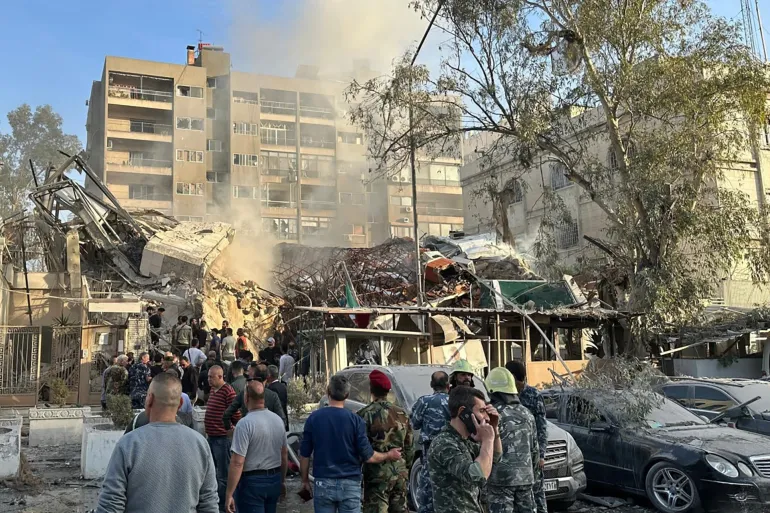 الهجوم الإسرائيلي أدى إلى تدمير مبنى القنصلية الإيرانية في دمشق بكامله (أ.ف.ب)