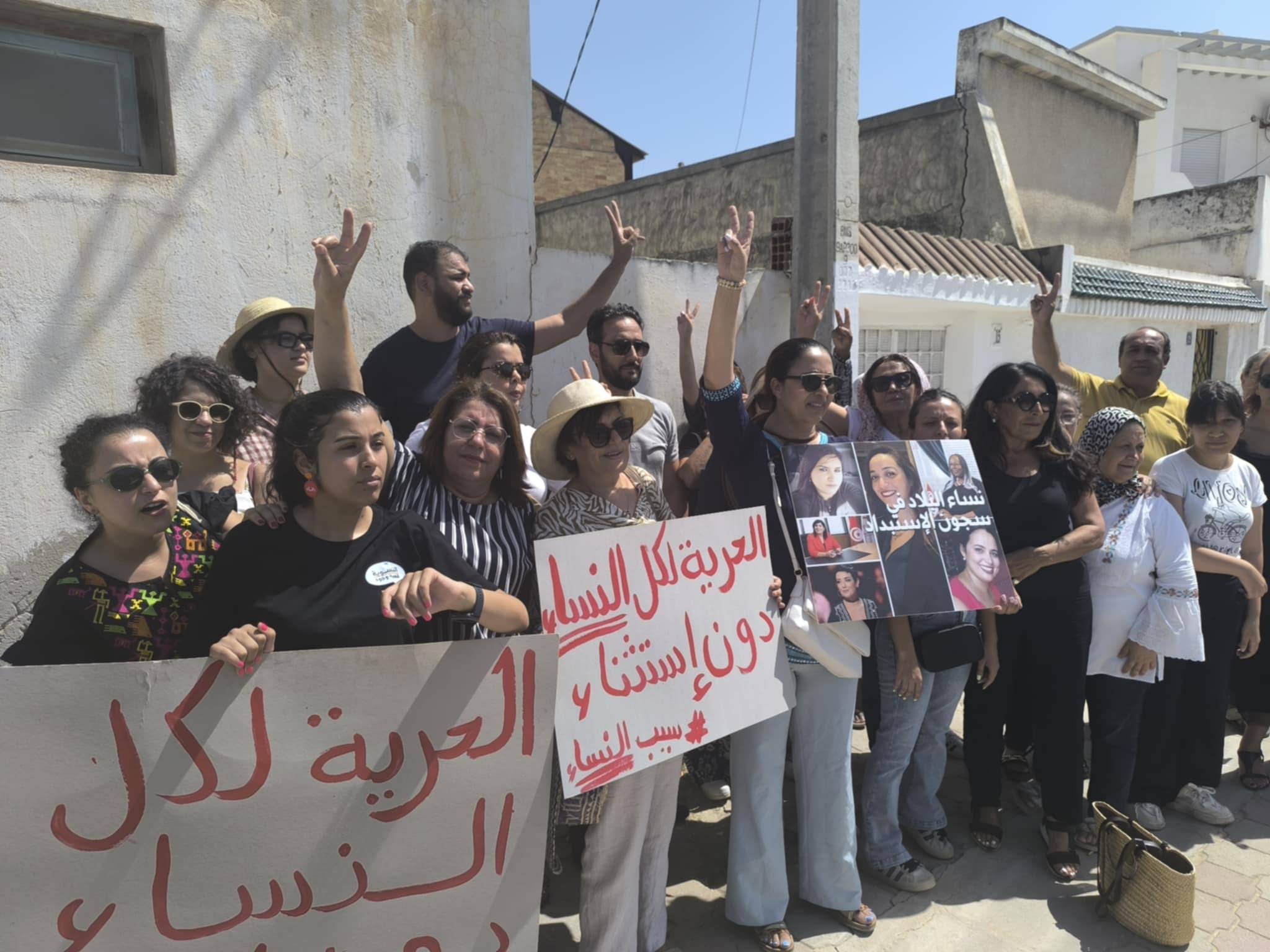 صورة أصلية توميديا-12.08.2024 نسويات أمام سجن النساء بمنوبة يطالبن بإطلاق سراح سجناء الراي والسياسة