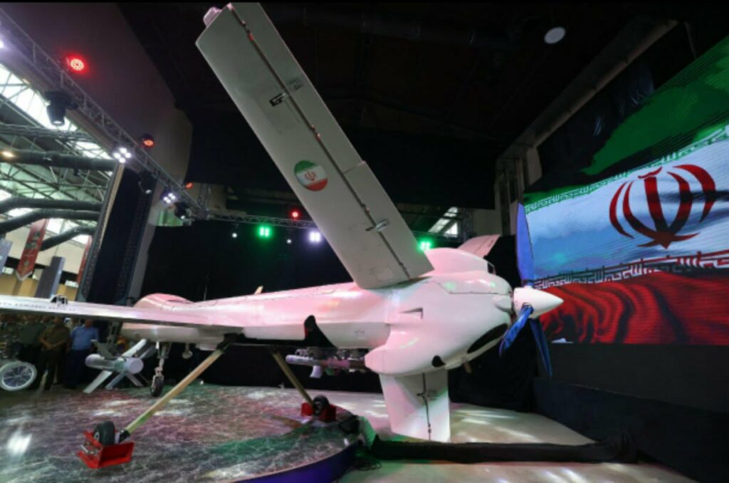طائرة مسيّرة إيرانية خلال معرض دفاعي في طهران (أرشيف – وكالات)